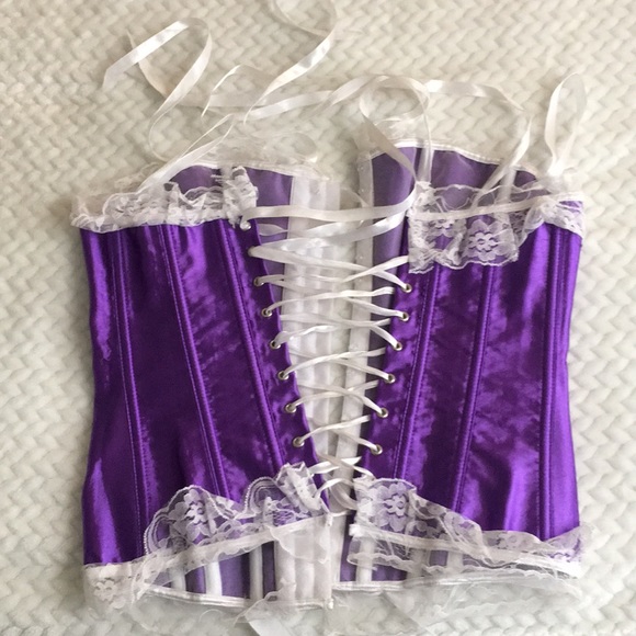 Corset - Picture 3 of 4